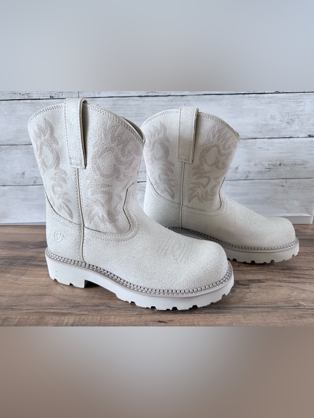 Ariat Women's Fatbaby Western Boot Round Toe Ivory size 9 Western Stitching